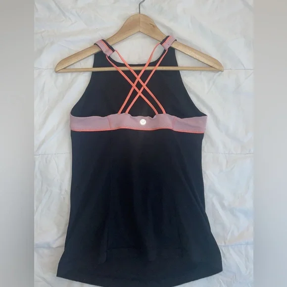 Lululemon tank top with built in sports bra in size 6 - Picture 3 of 3